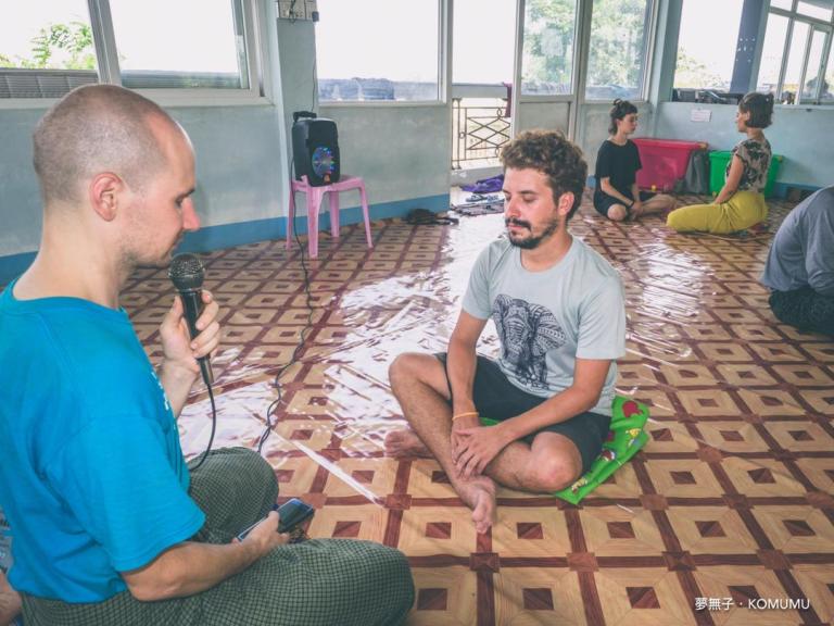 Ignazio durante la sessione di meditazione